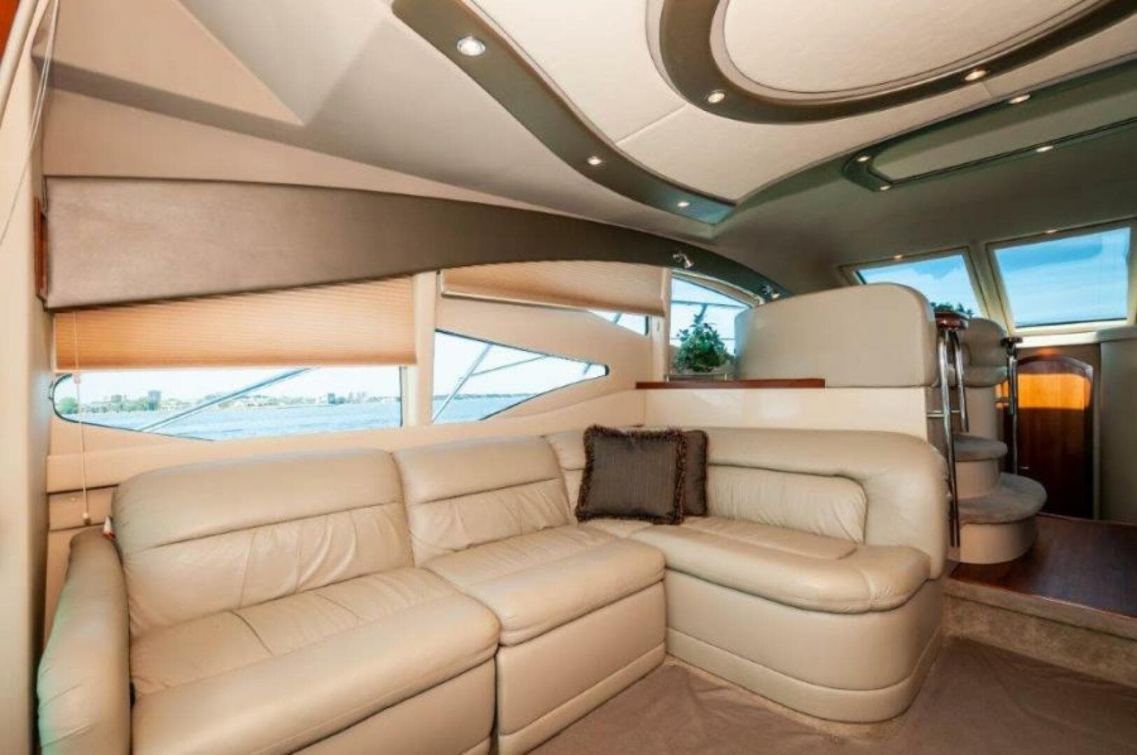 2006 Cruisers Yachts 477 Sport Sedan — photo 7