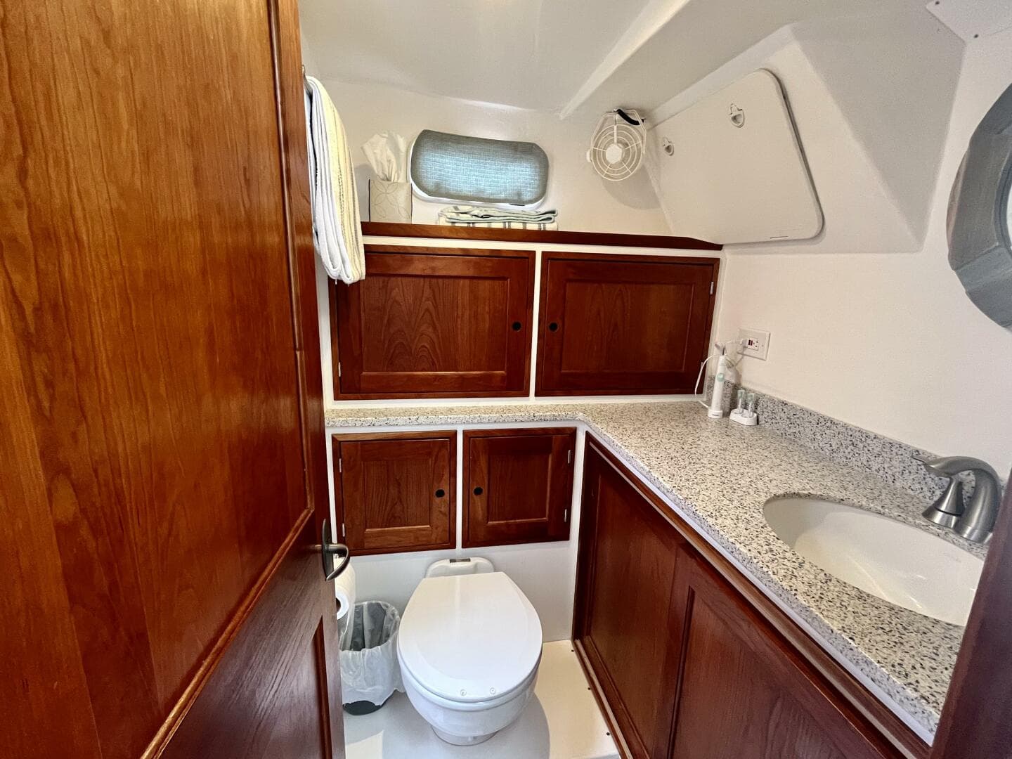 2016 Wesmac 42 — photo 25