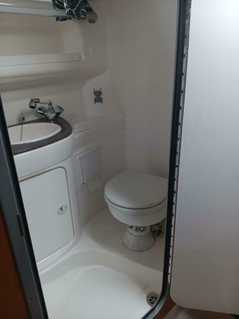 2010 Mariah 270 — photo 12