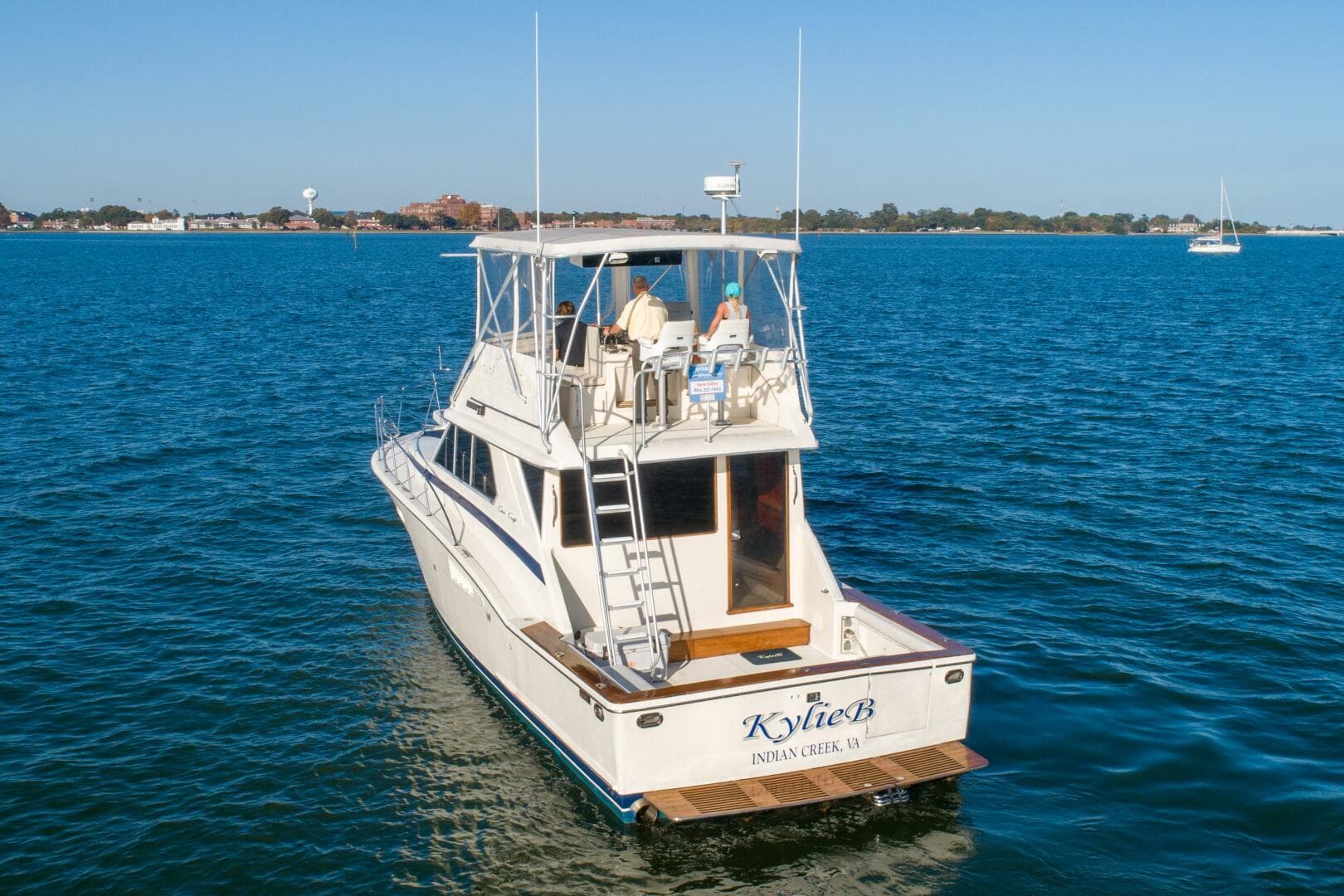 1986 Chris-Craft Commander 422 — photo 23