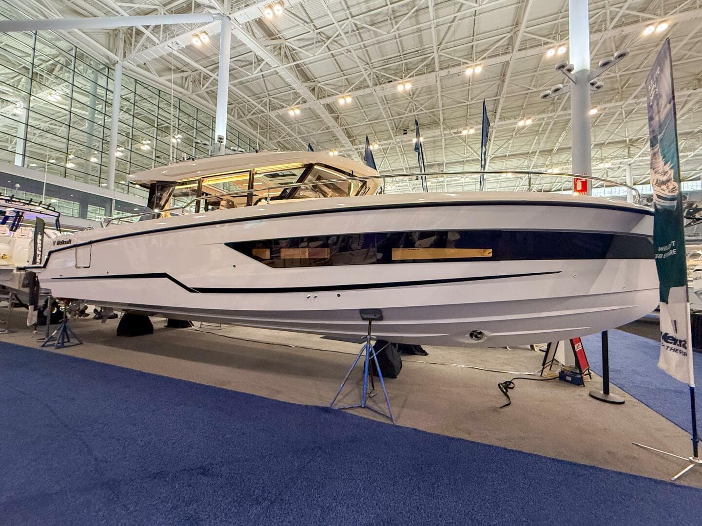2025 Wellcraft 38 Explorer — photo 1