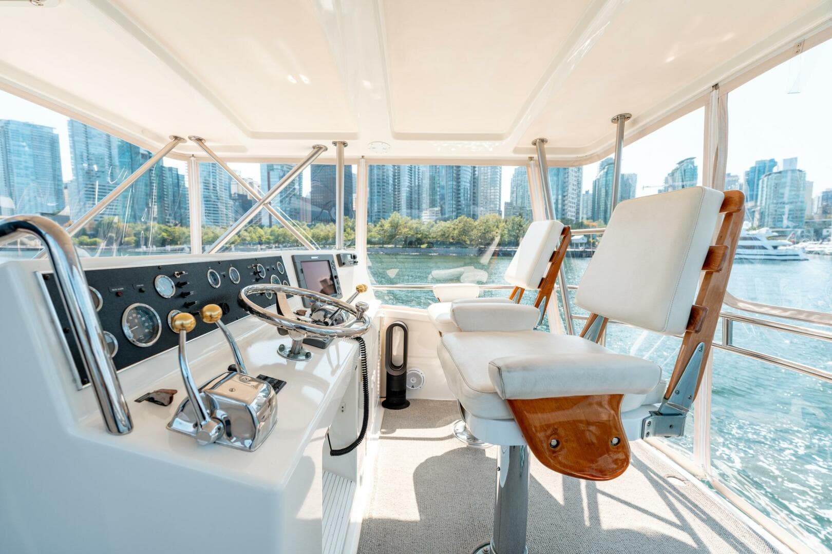 1985 Post 46 Convertible — photo 37