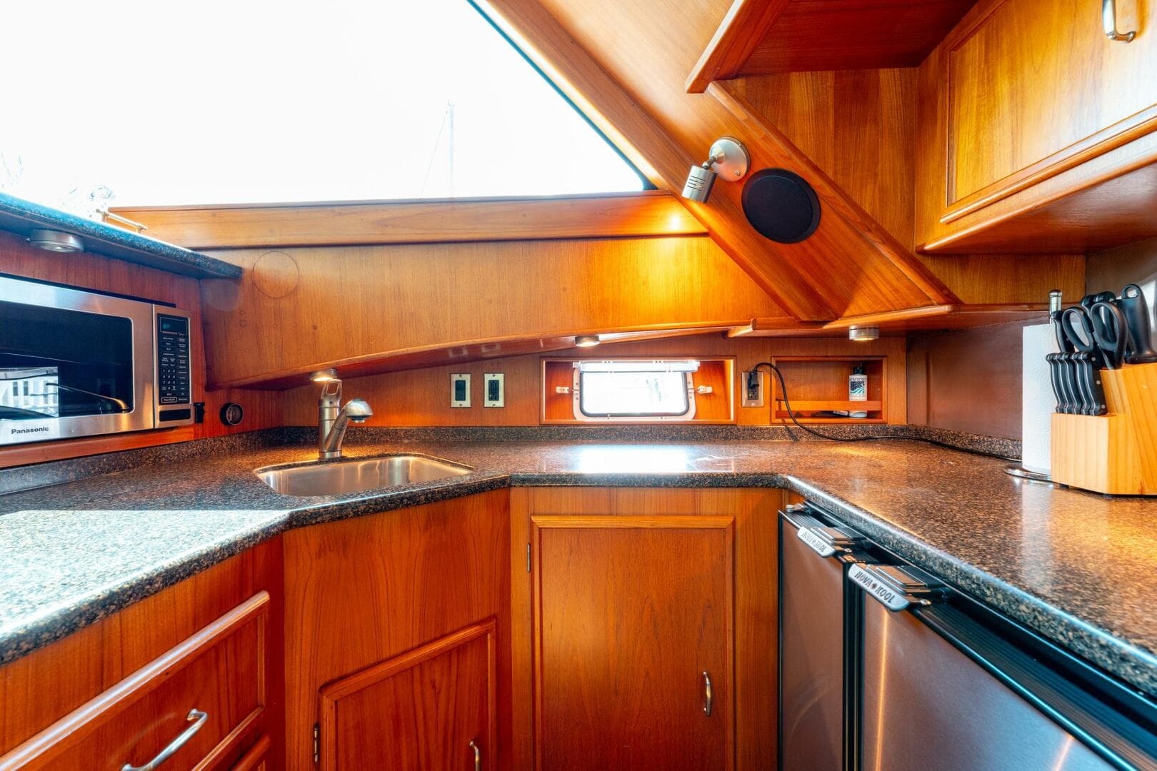 1985 Post 46 Convertible — photo 45