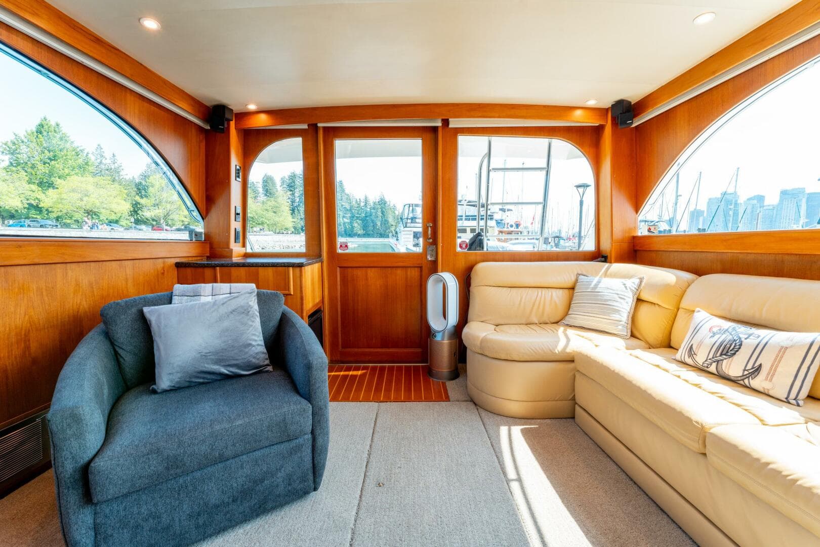 1985 Post 46 Convertible — photo 41