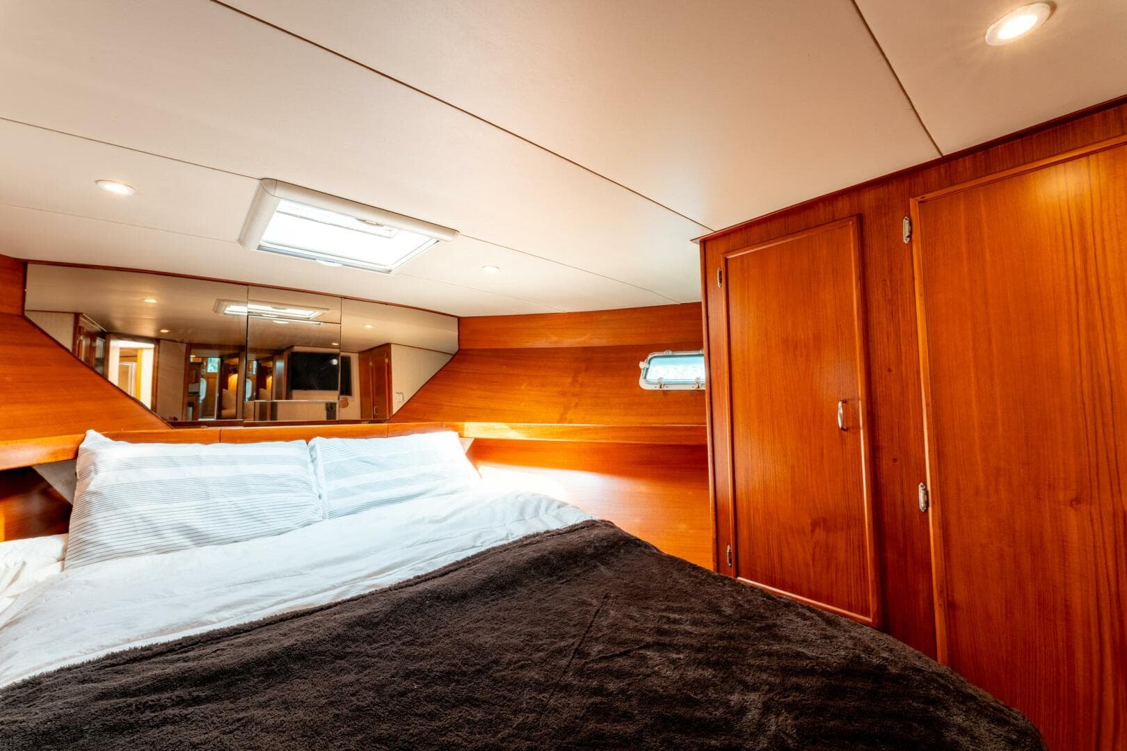 1985 Post 46 Convertible — photo 56