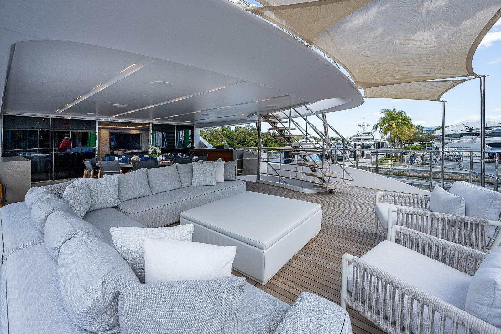 2016 Benetti Classic Supreme 132 — photo 33