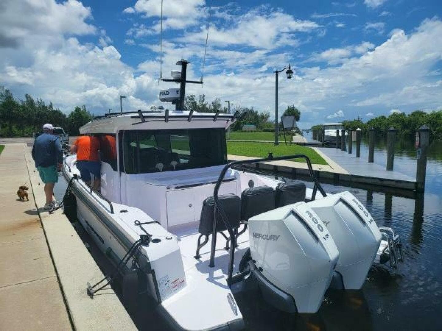 2024 Axopar 37 XC Cross Cabin — photo 2