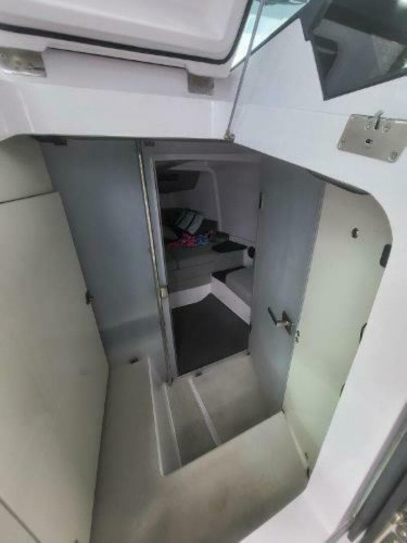 2024 Axopar 37 XC Cross Cabin — photo 15