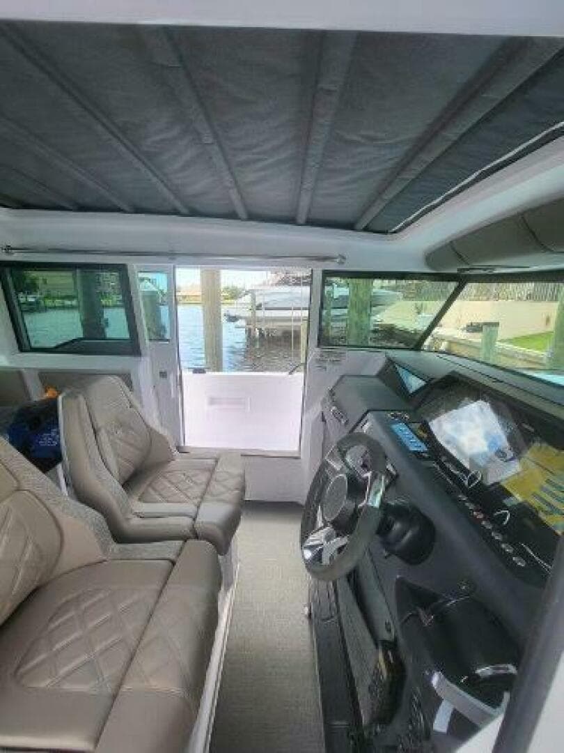 2024 Axopar 37 XC Cross Cabin — photo 10
