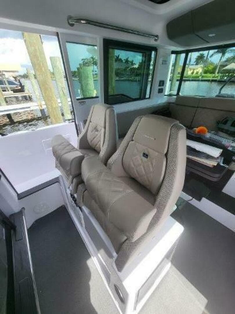 2024 Axopar 37 XC Cross Cabin — photo 14