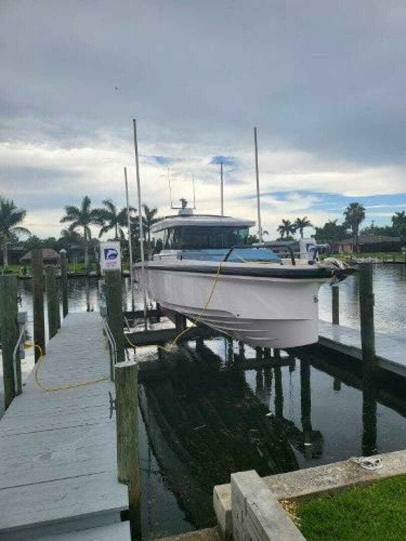 2024 Axopar 37 XC Cross Cabin — photo 3