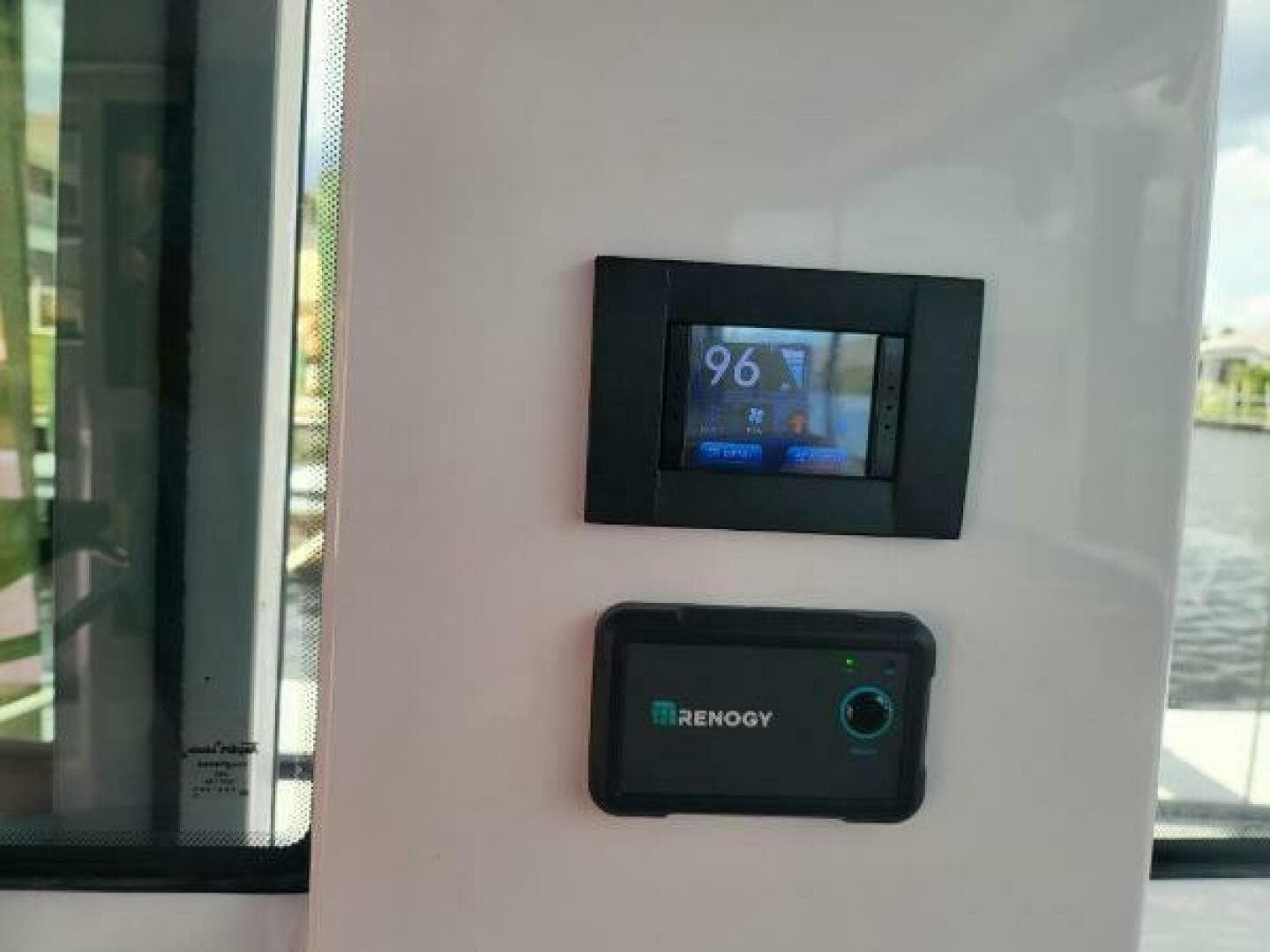 2024 Axopar 37 XC Cross Cabin — photo 8