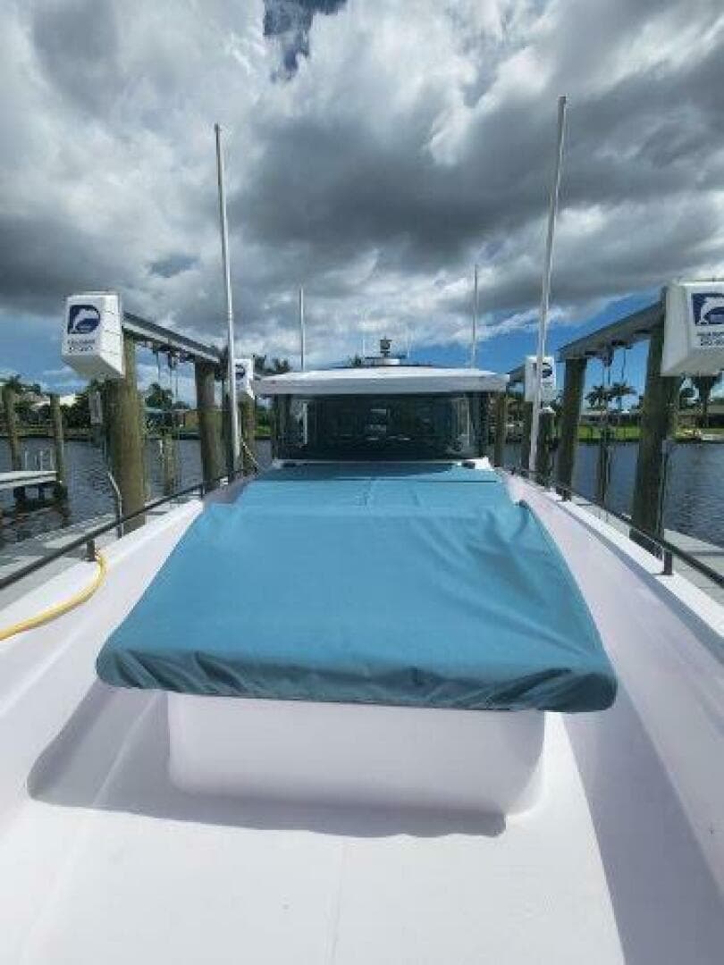 2024 Axopar 37 XC Cross Cabin — photo 19