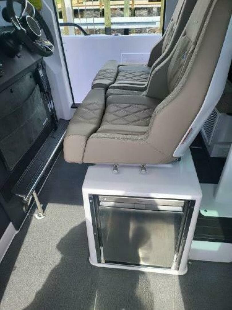2024 Axopar 37 XC Cross Cabin — photo 13