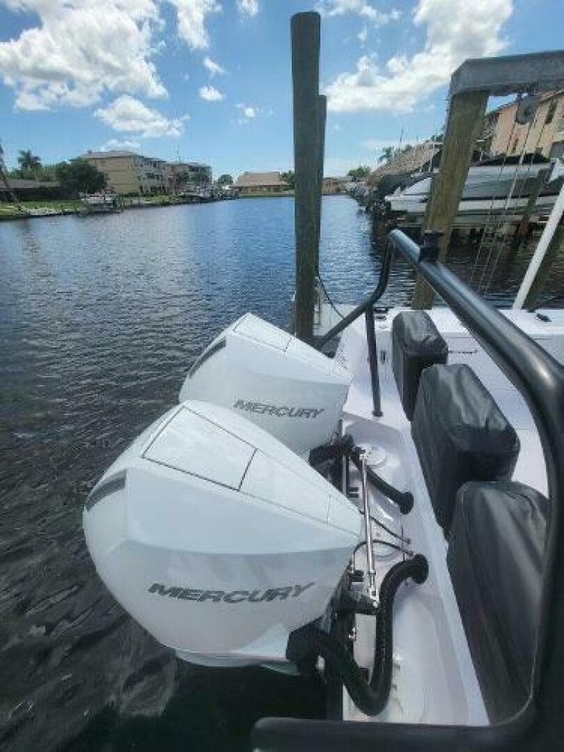 2024 Axopar 37 XC Cross Cabin — photo 21