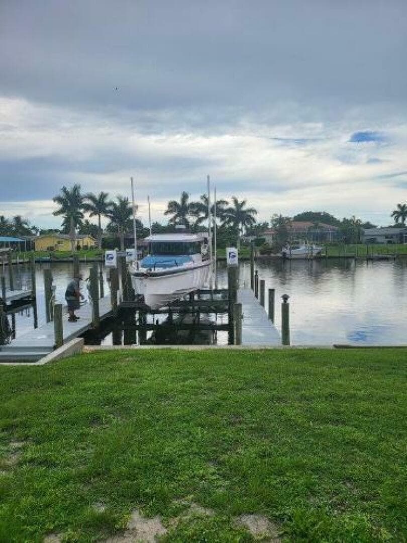 2024 Axopar 37 XC Cross Cabin — photo 6