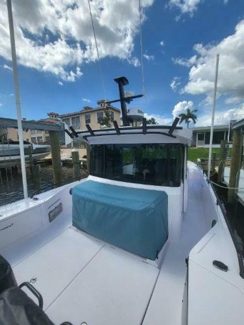 2024 Axopar 37 XC Cross Cabin — photo 20