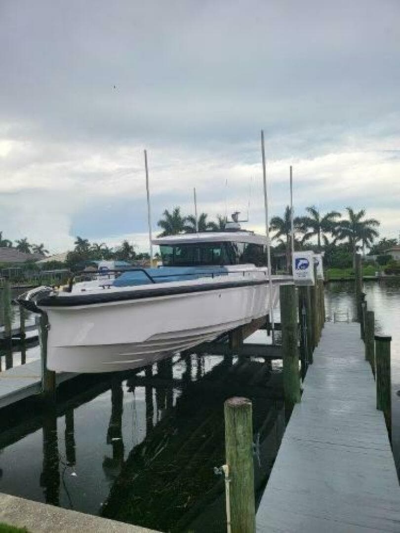 2024 Axopar 37 XC Cross Cabin — photo 4