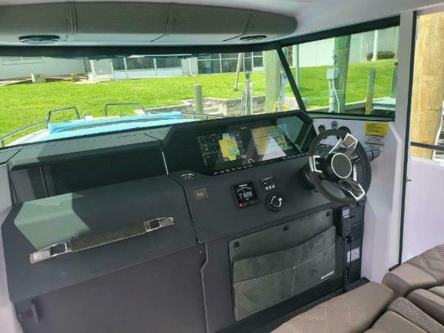 2024 Axopar 37 XC Cross Cabin — photo 11