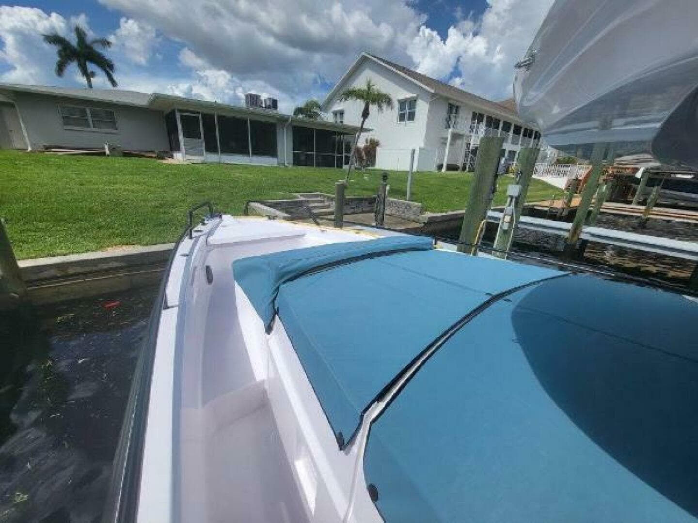 2024 Axopar 37 XC Cross Cabin — photo 18