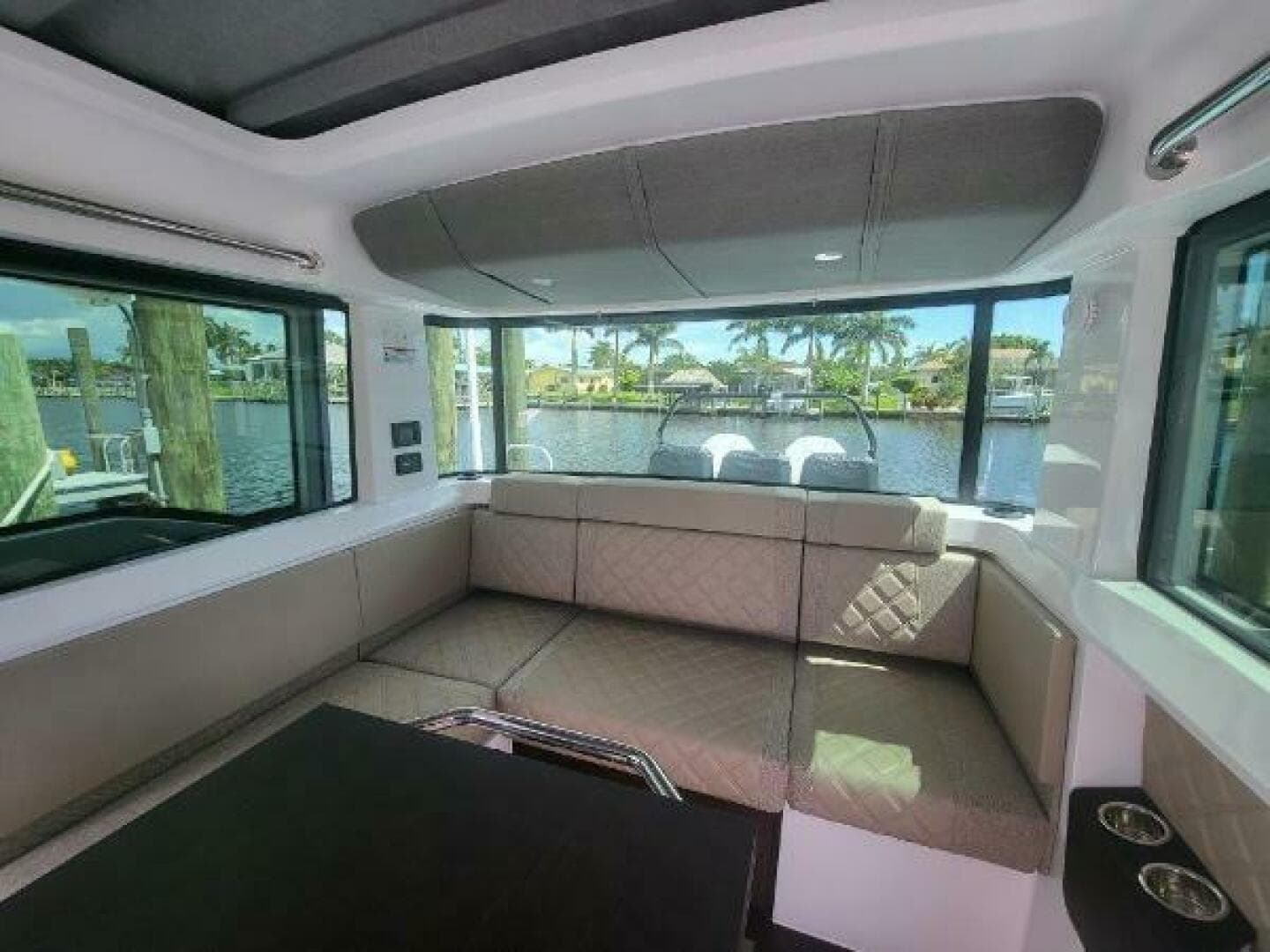 2024 Axopar 37 XC Cross Cabin — photo 7