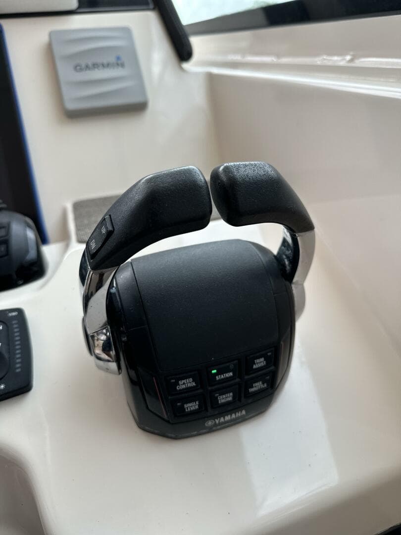 2017 Grady-White — photo 46