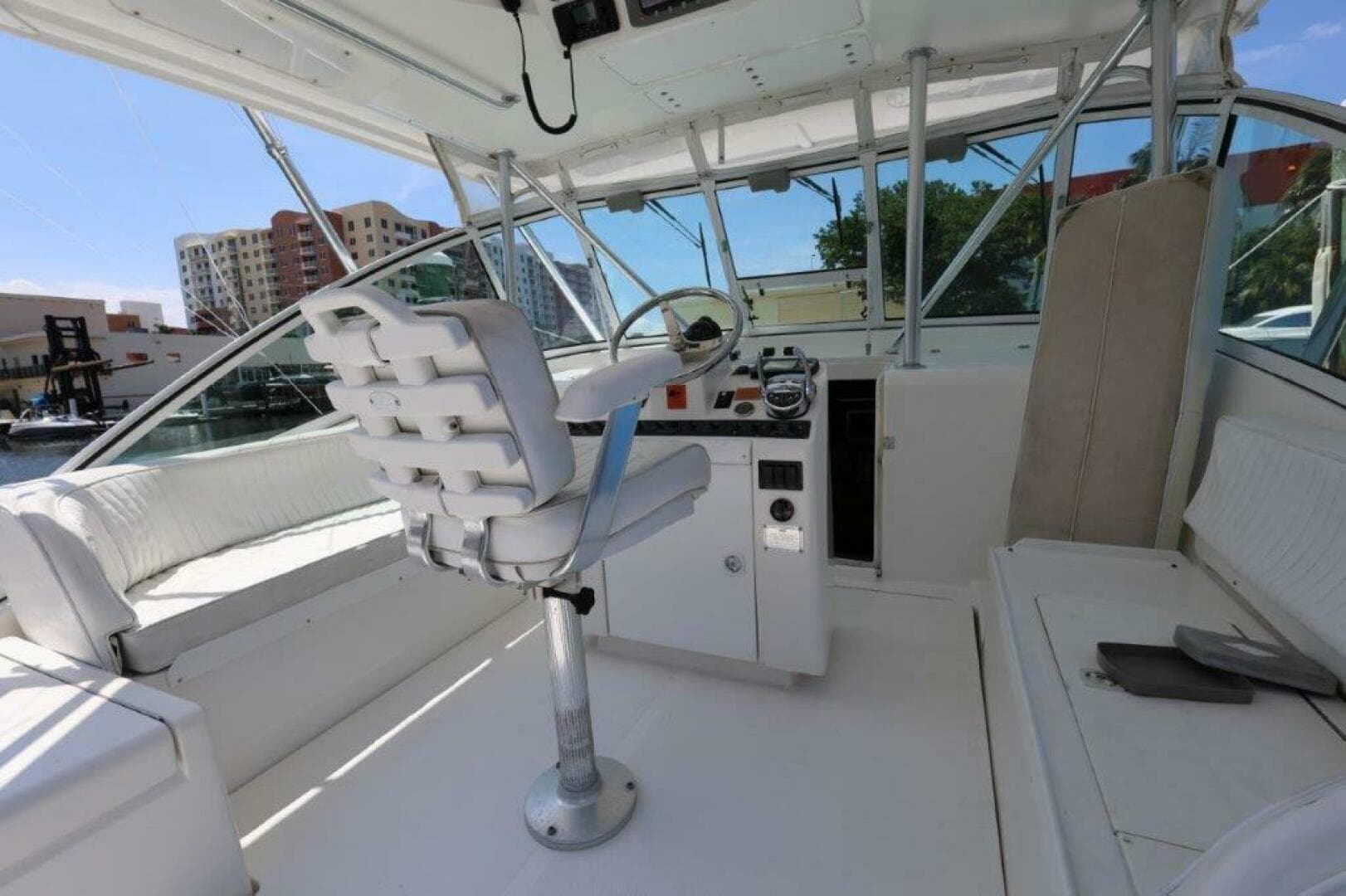2007 Luhrs 32 Open — photo 8