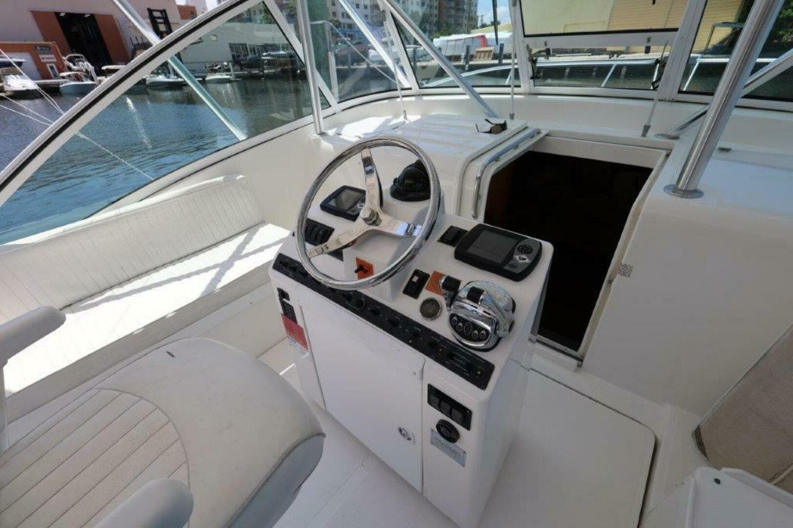 2007 Luhrs 32 Open — photo 12