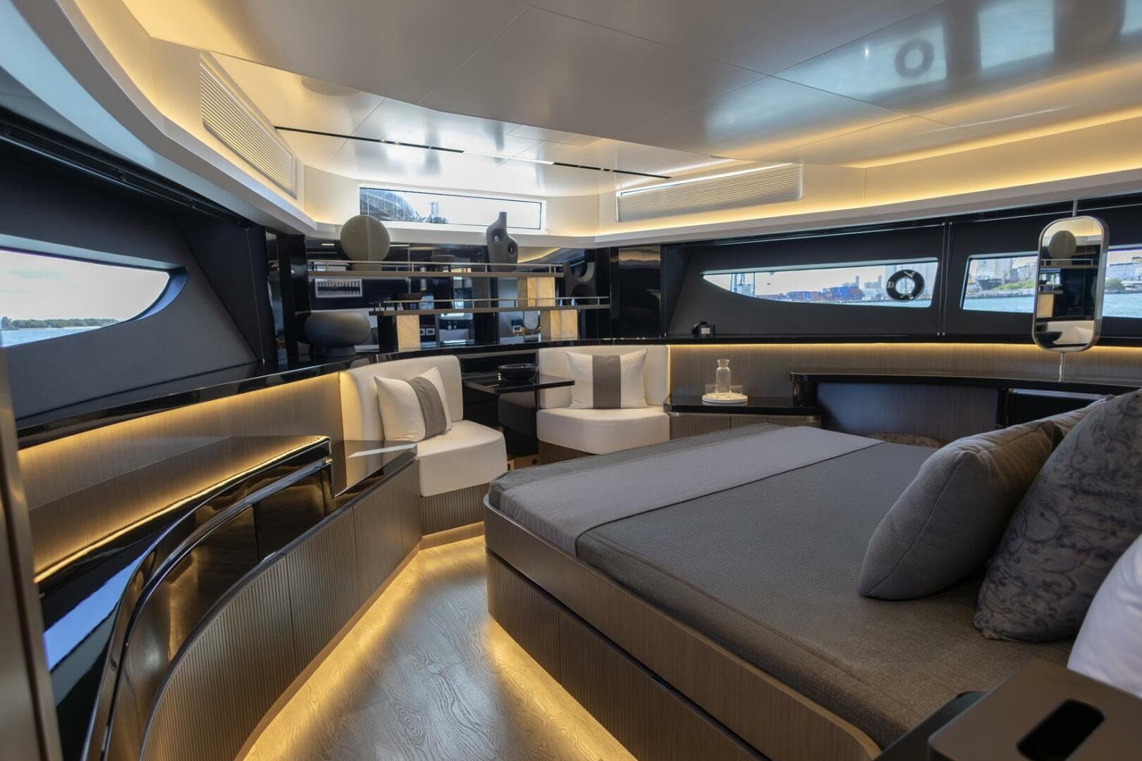 2025 Pearl 72 — photo 18