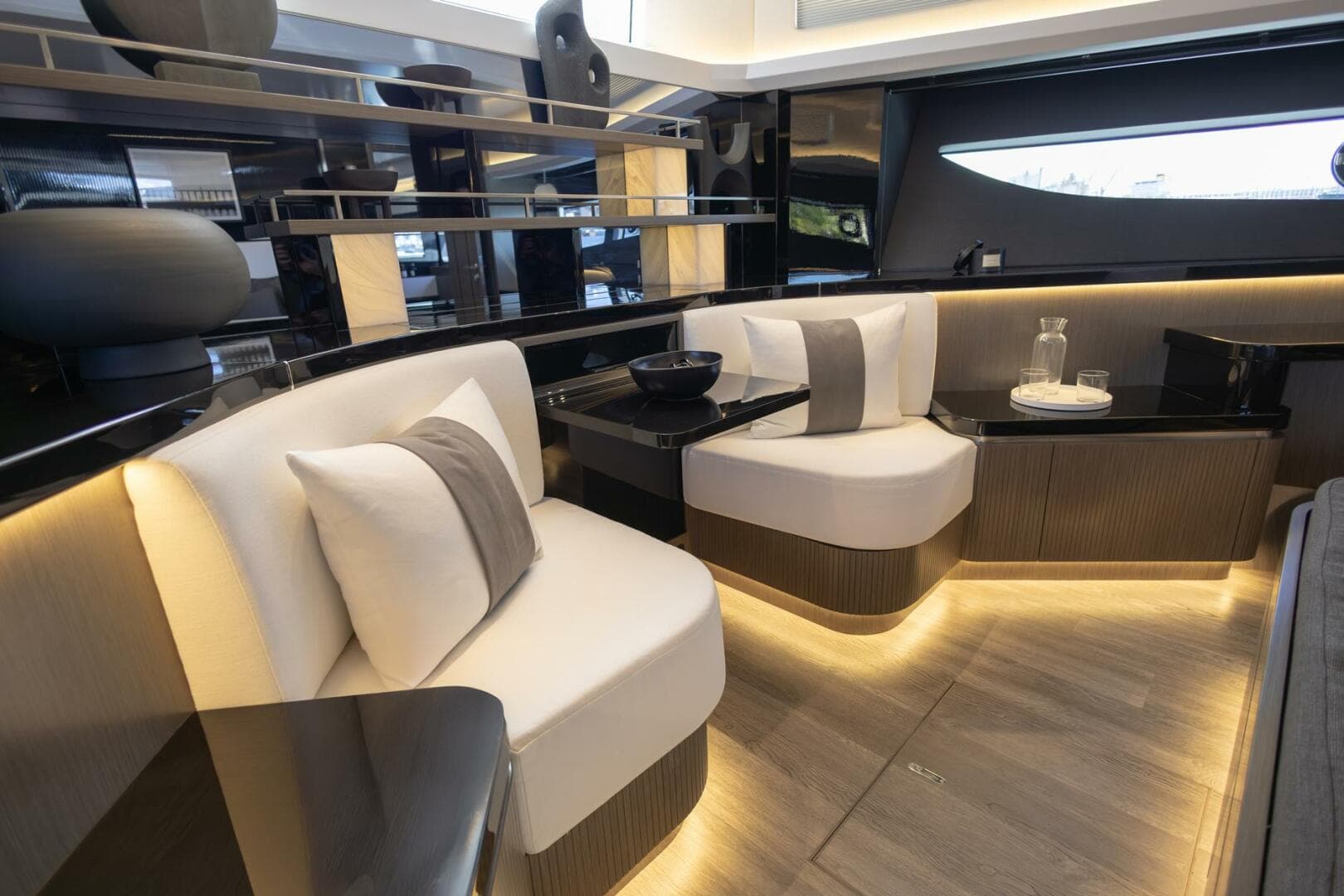 2025 Pearl 72 — photo 19