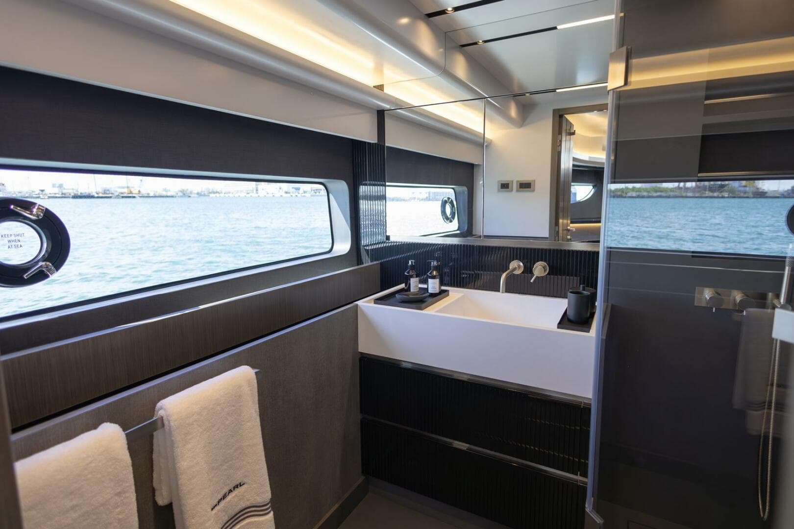 2025 Pearl 72 — photo 21