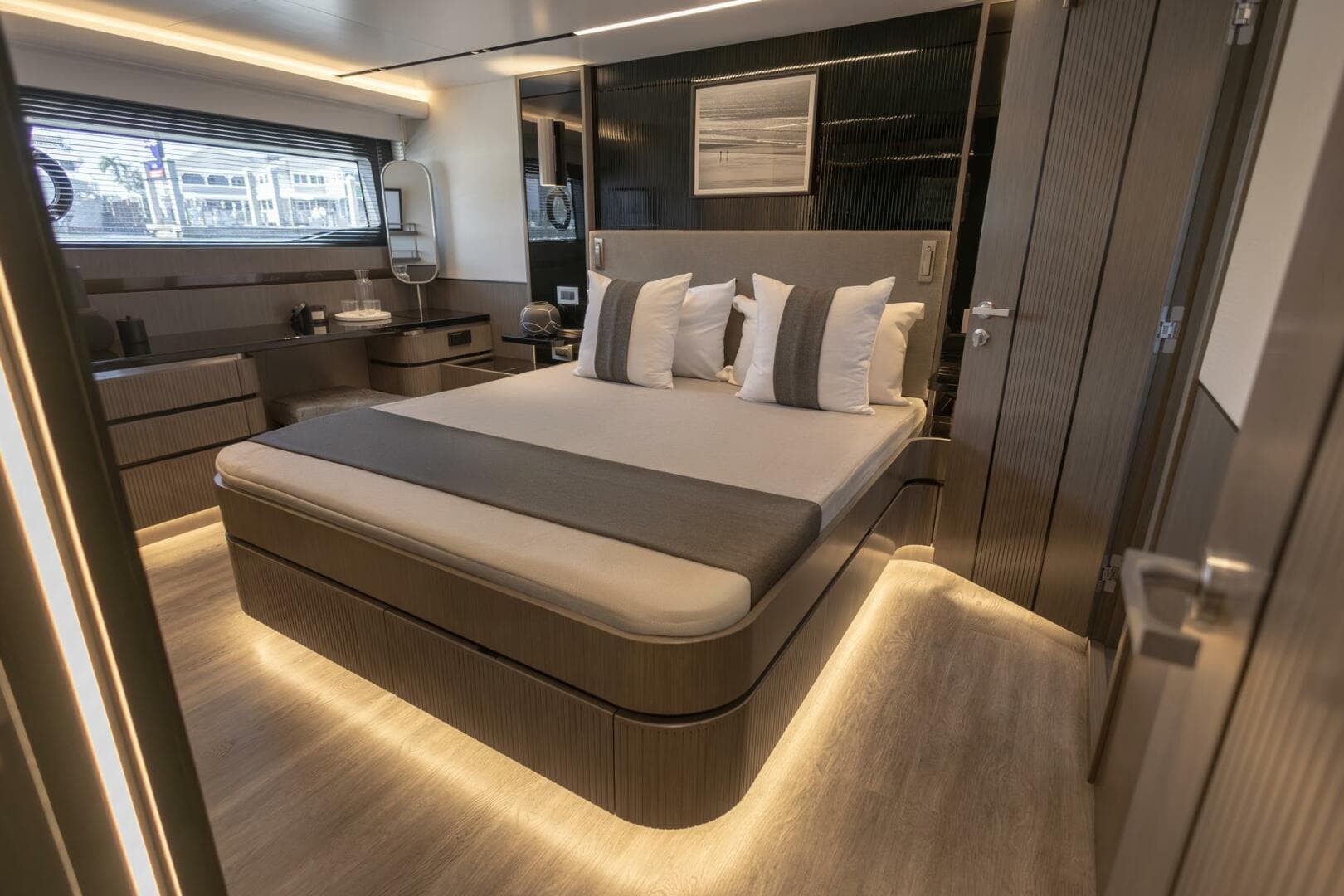 2025 Pearl 72 — photo 23