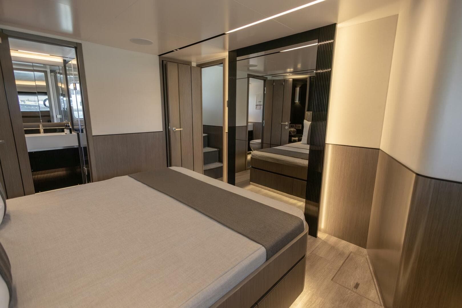 2025 Pearl 72 — photo 24