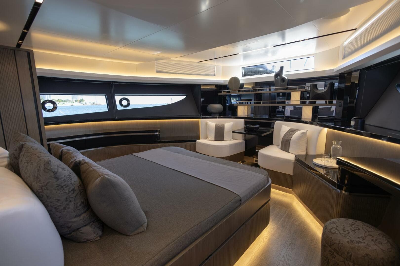 2025 Pearl 72 — photo 20