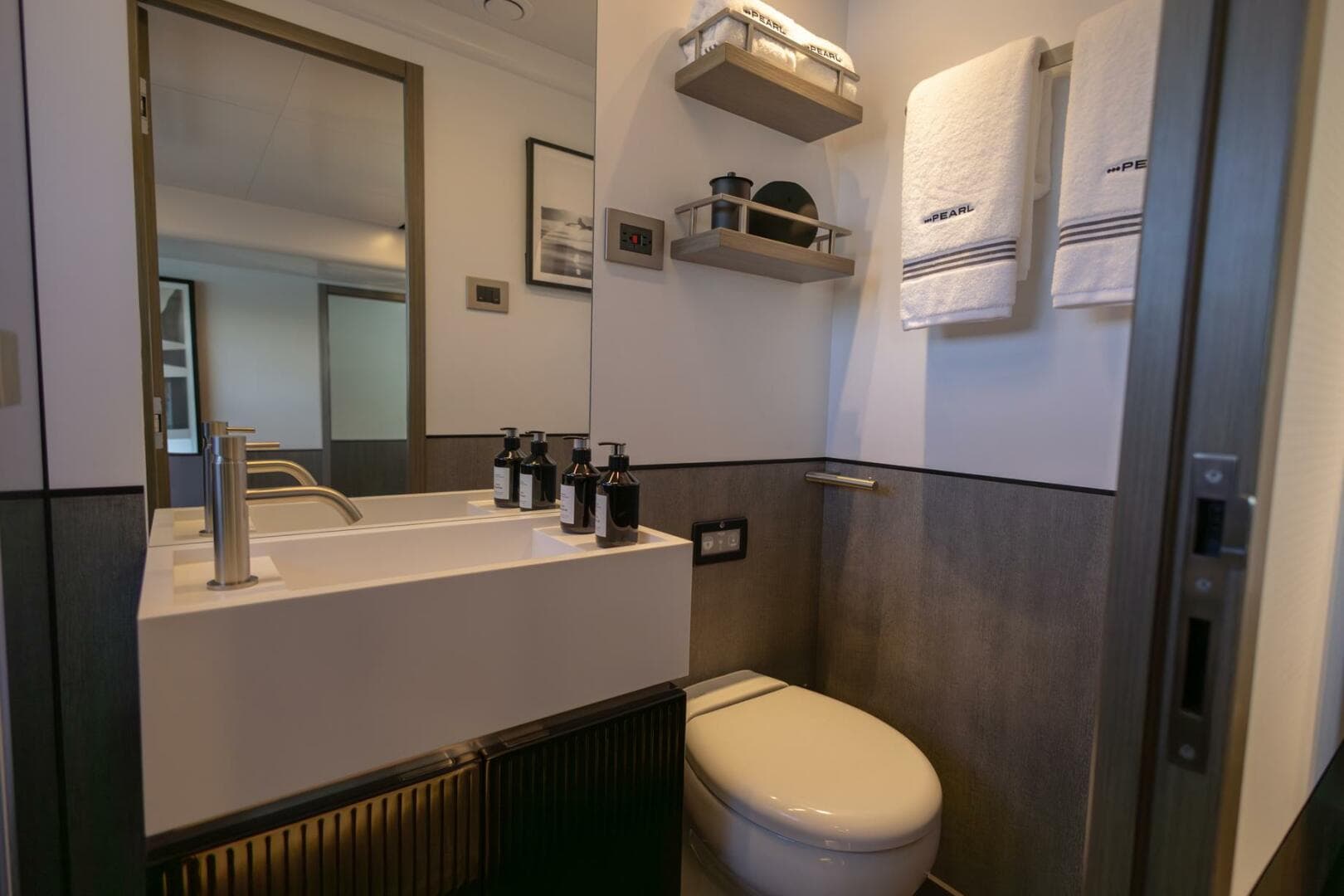 2025 Pearl 72 — photo 29