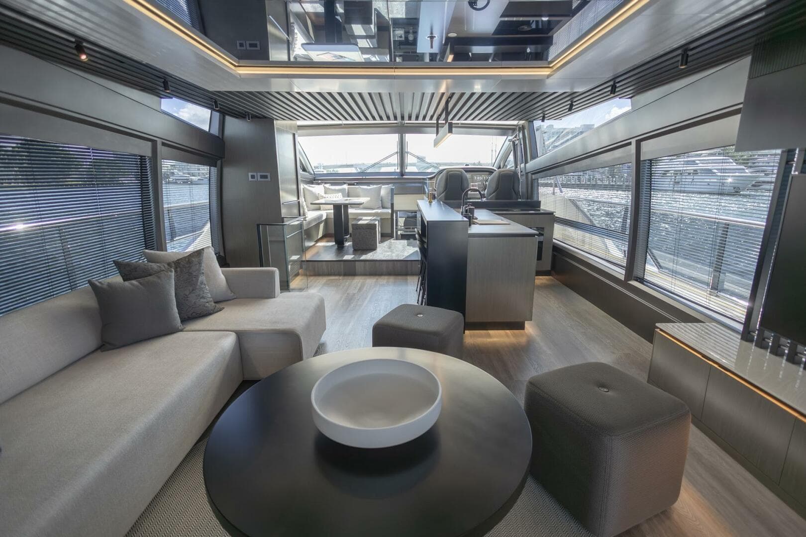 2025 Pearl 72 — photo 14