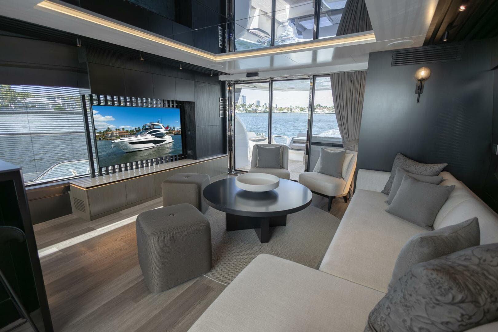 2025 Pearl 72 — photo 10