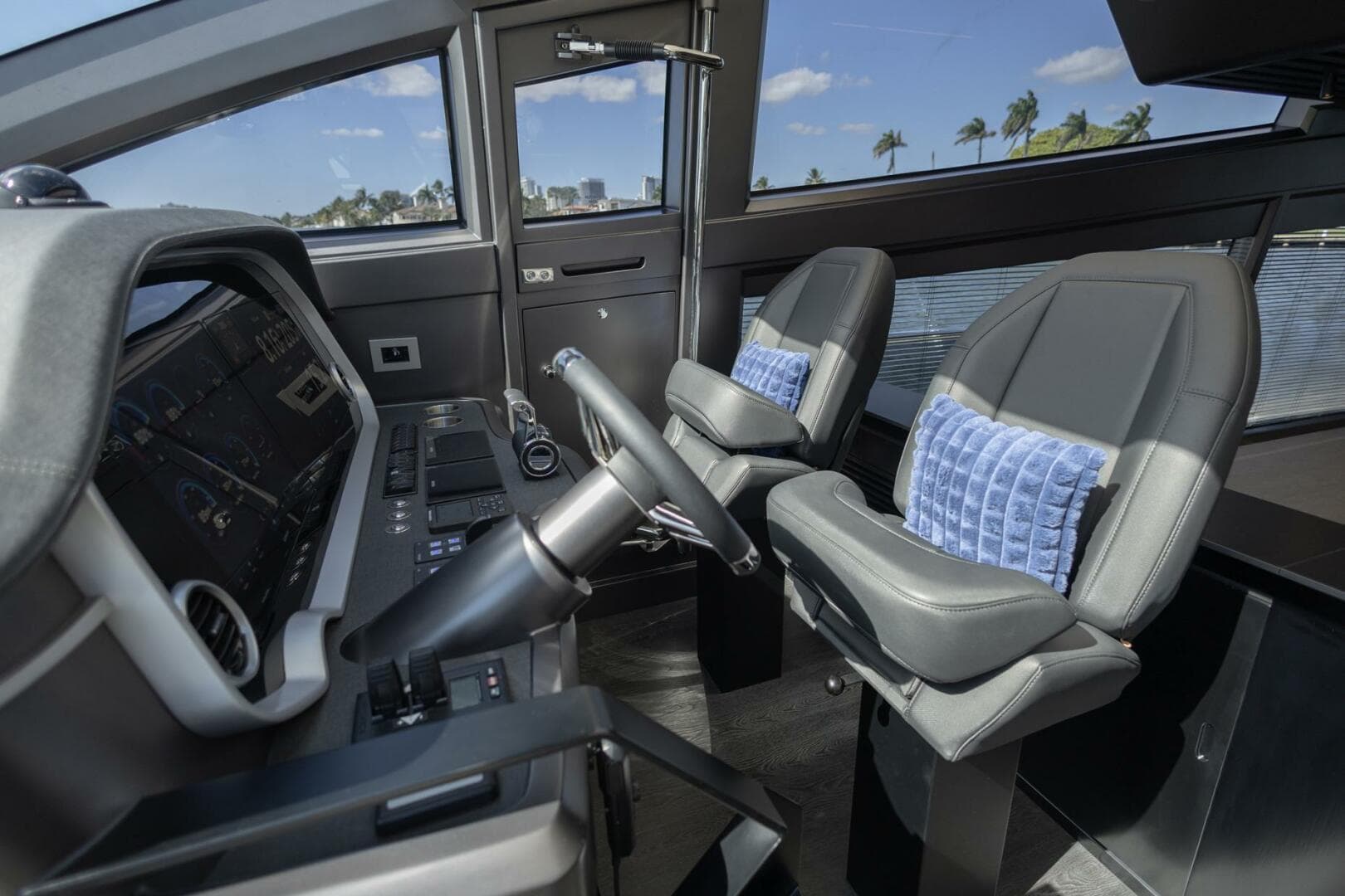 2025 Pearl 72 — photo 15