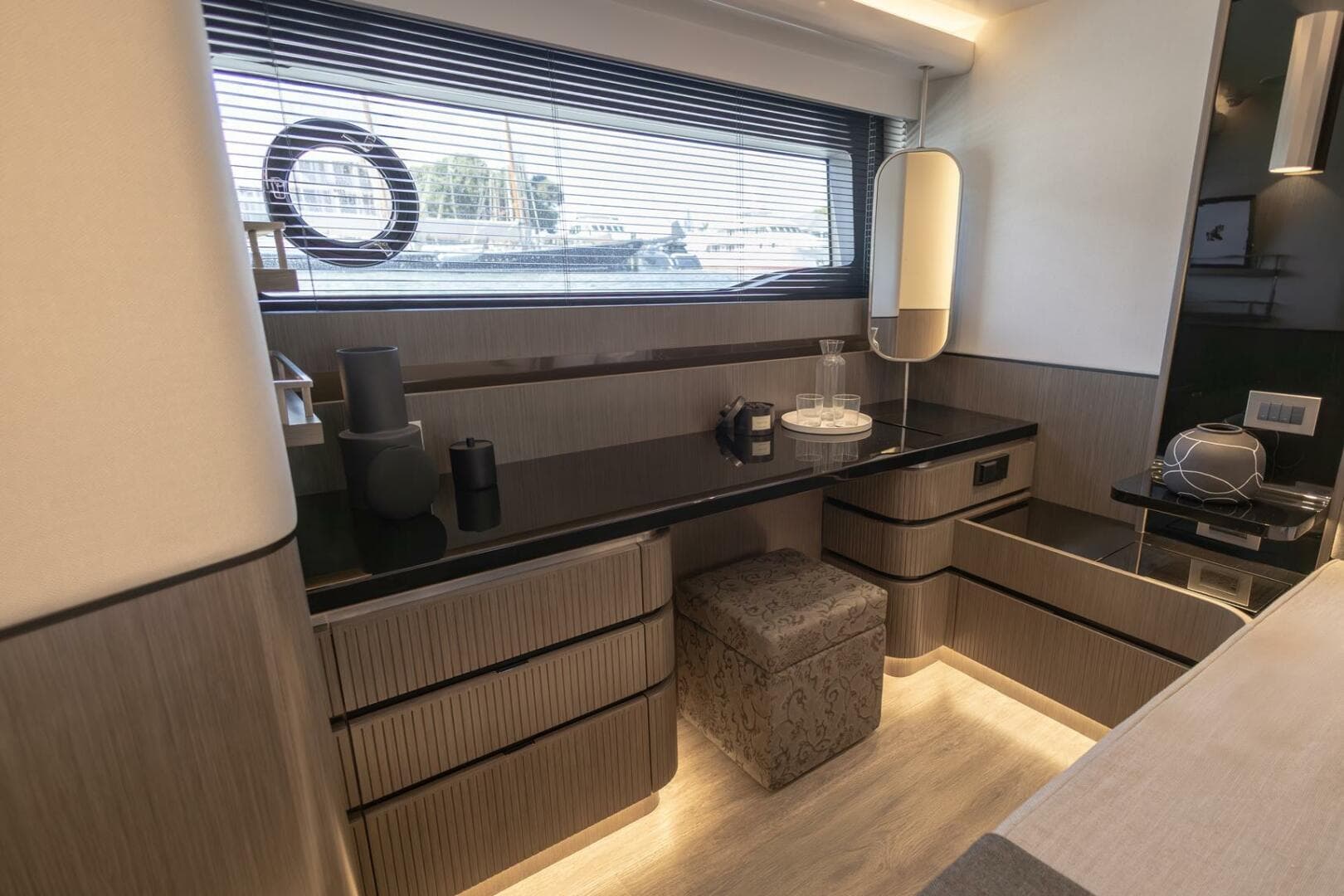 2025 Pearl 72 — photo 25