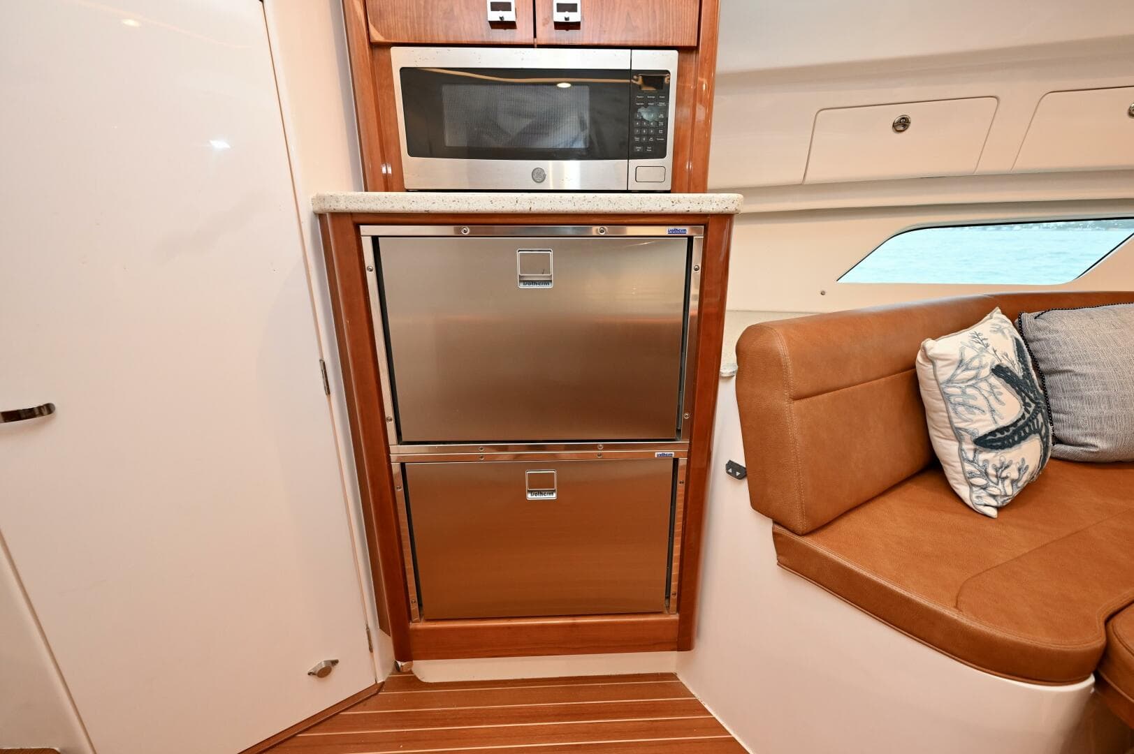 2021 Intrepid 438 Evolution — photo 30