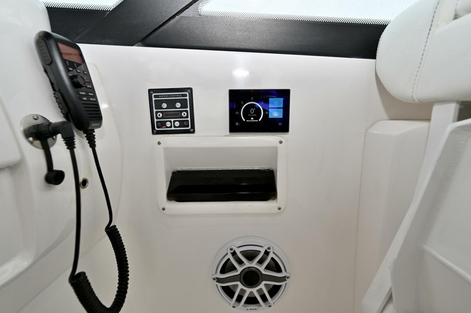 2021 Intrepid 438 Evolution — photo 22