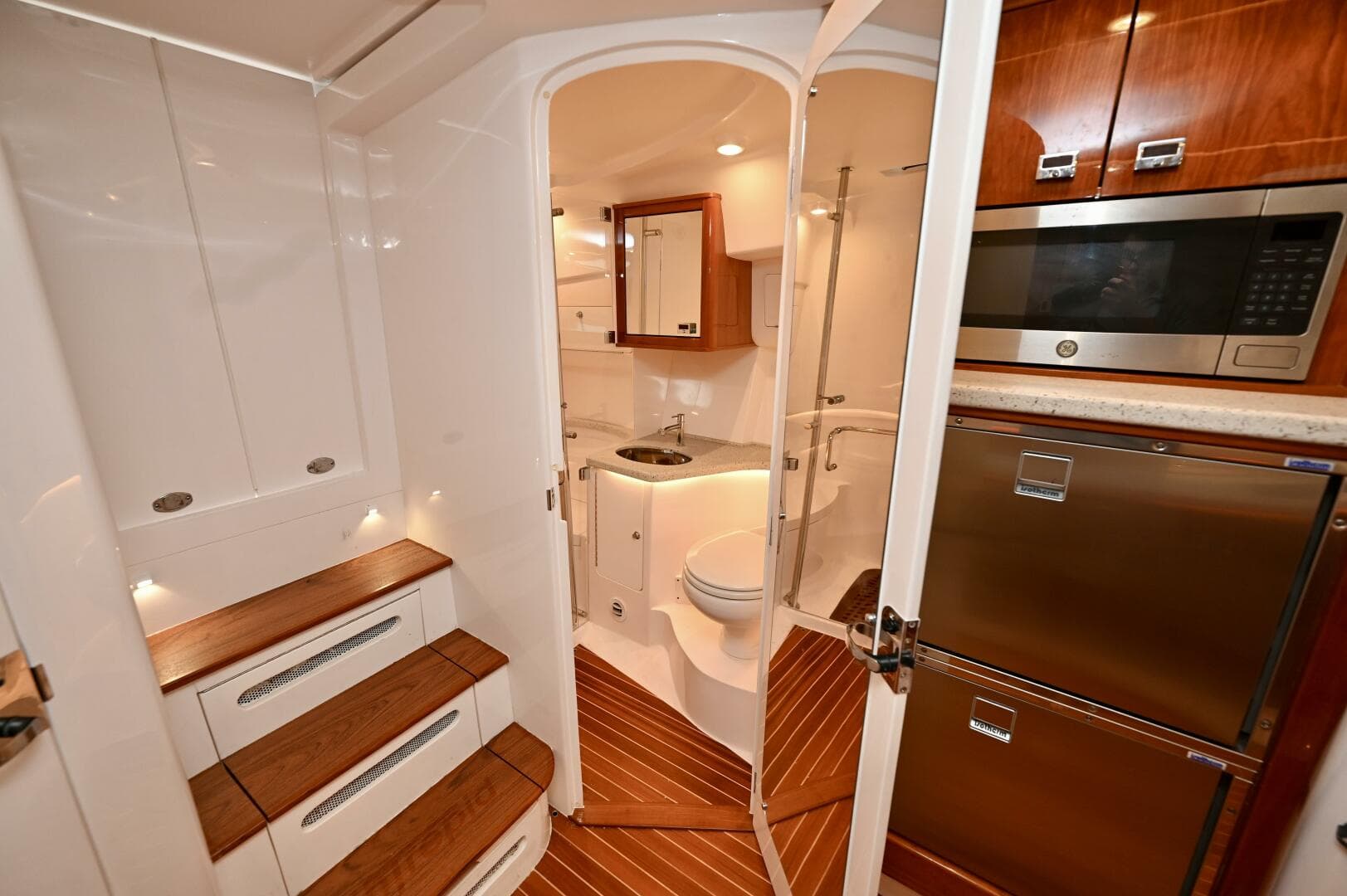 2021 Intrepid 438 Evolution — photo 34