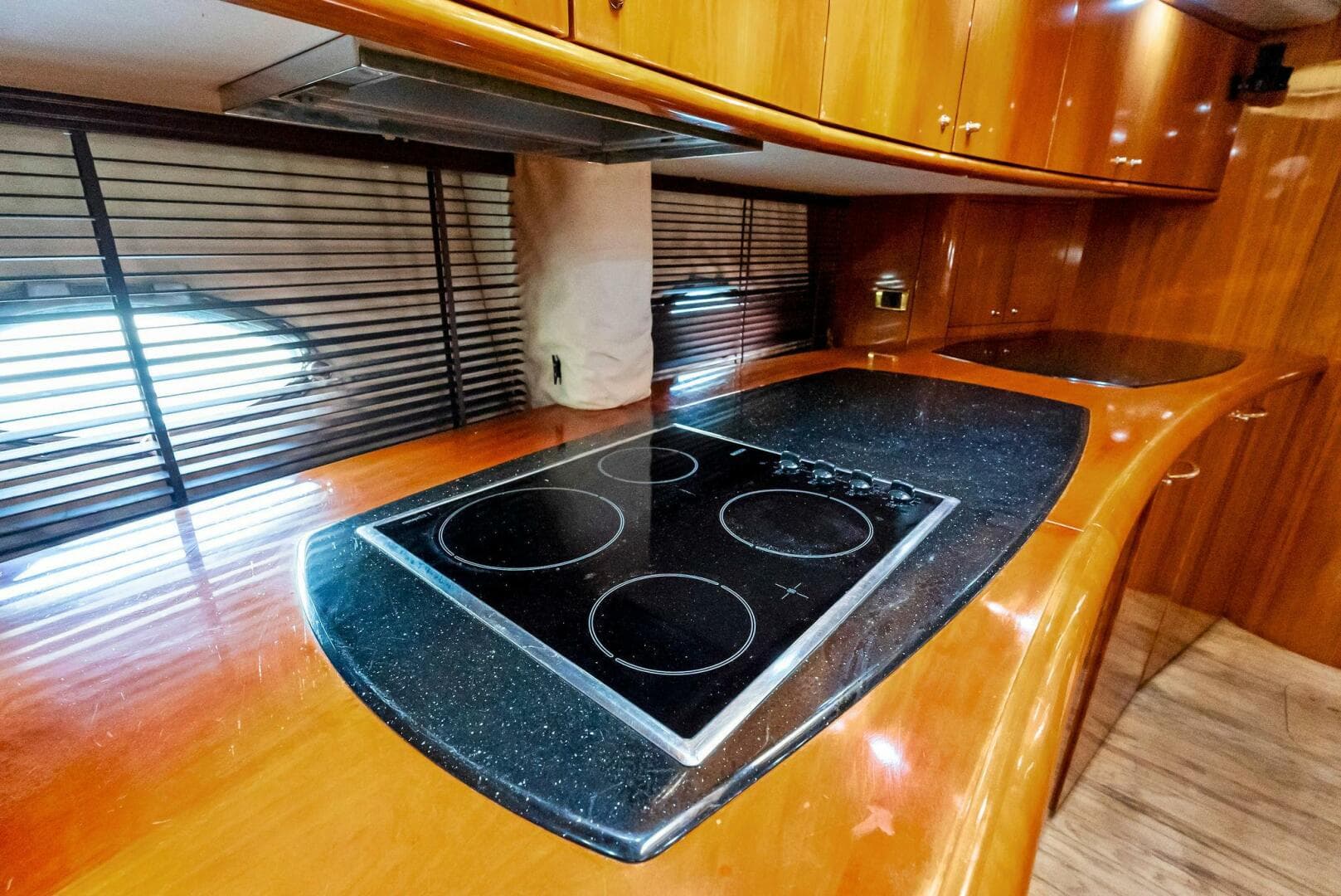 2001 Sunseeker Predator — photo 33