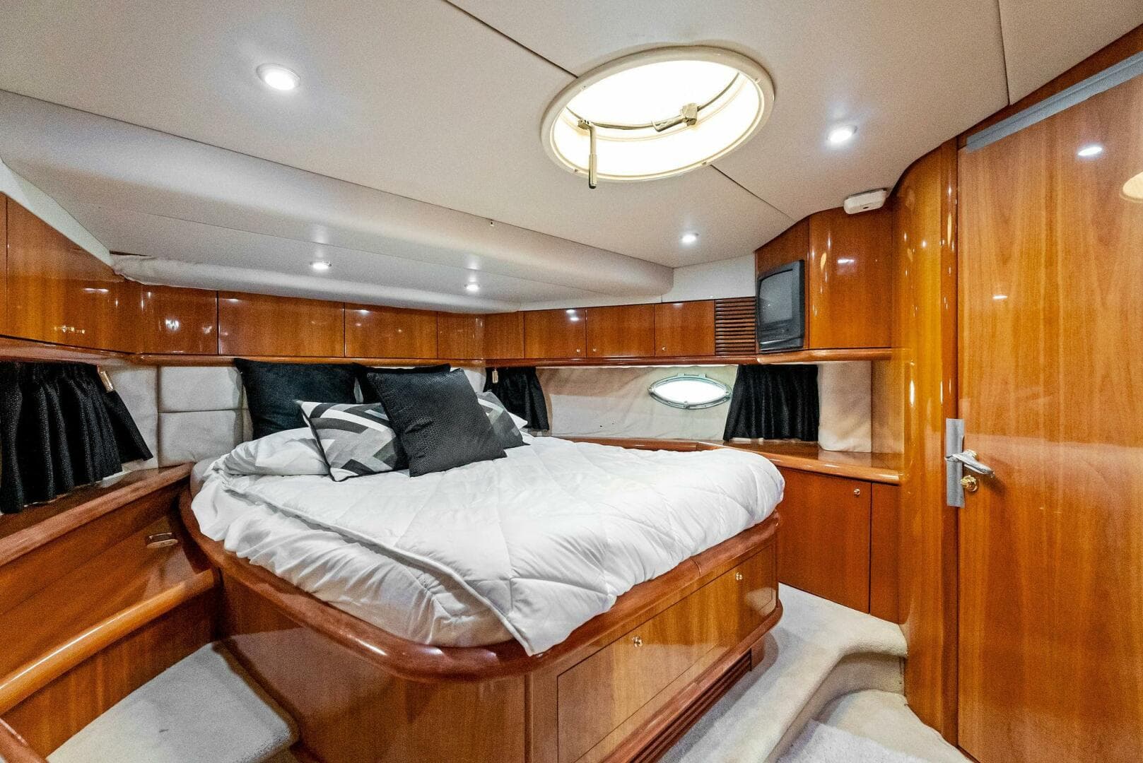 2001 Sunseeker Predator — photo 38