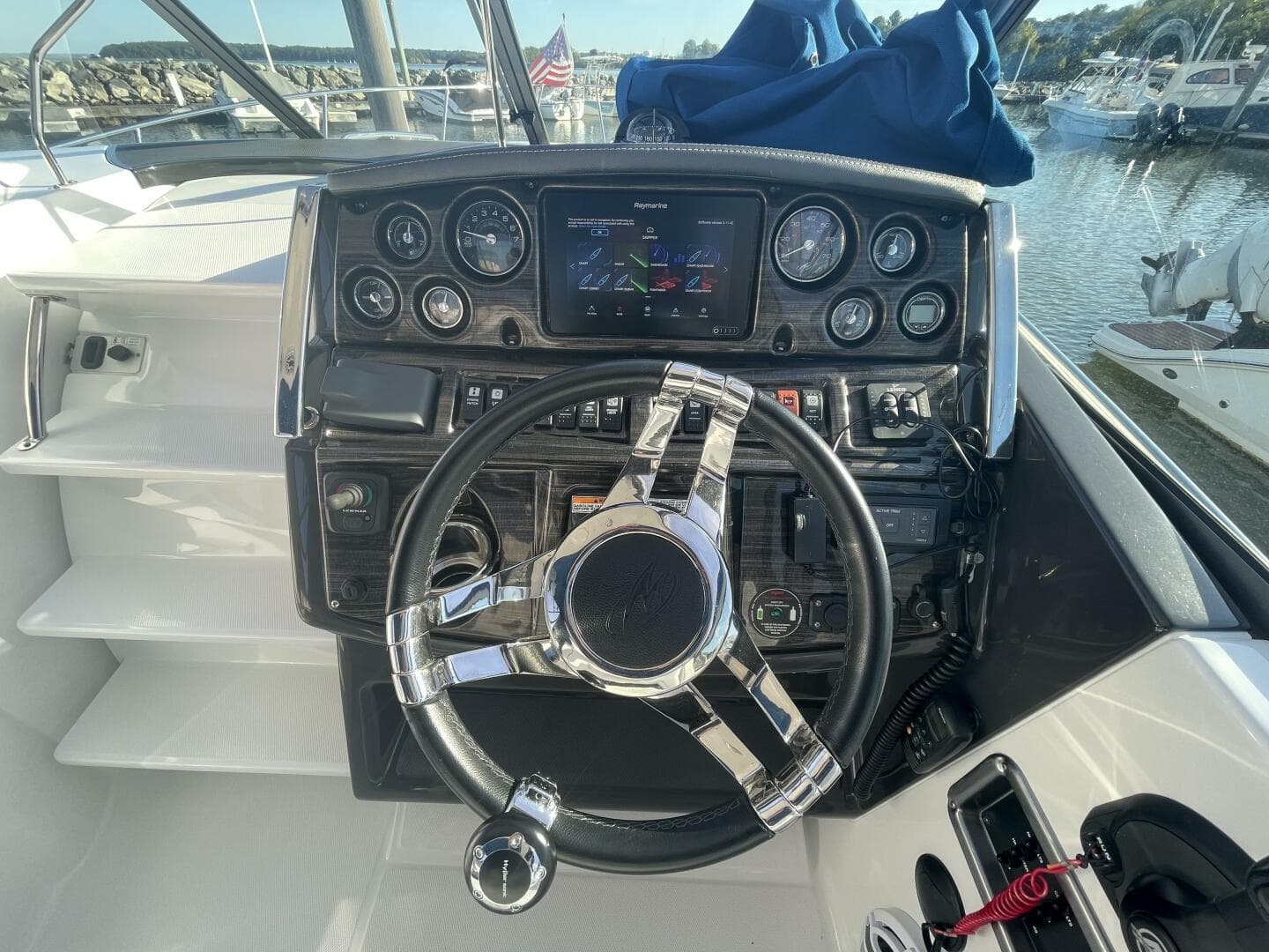 2019 Monterey 295 Sport Yacht — photo 12