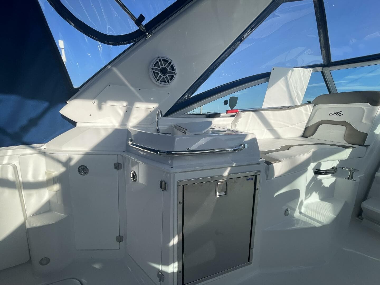 2019 Monterey 295 Sport Yacht — photo 7