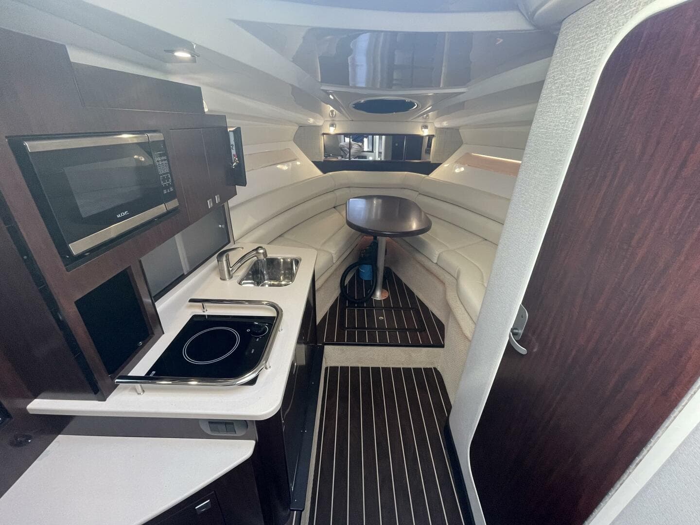 2019 Monterey 295 Sport Yacht — photo 14