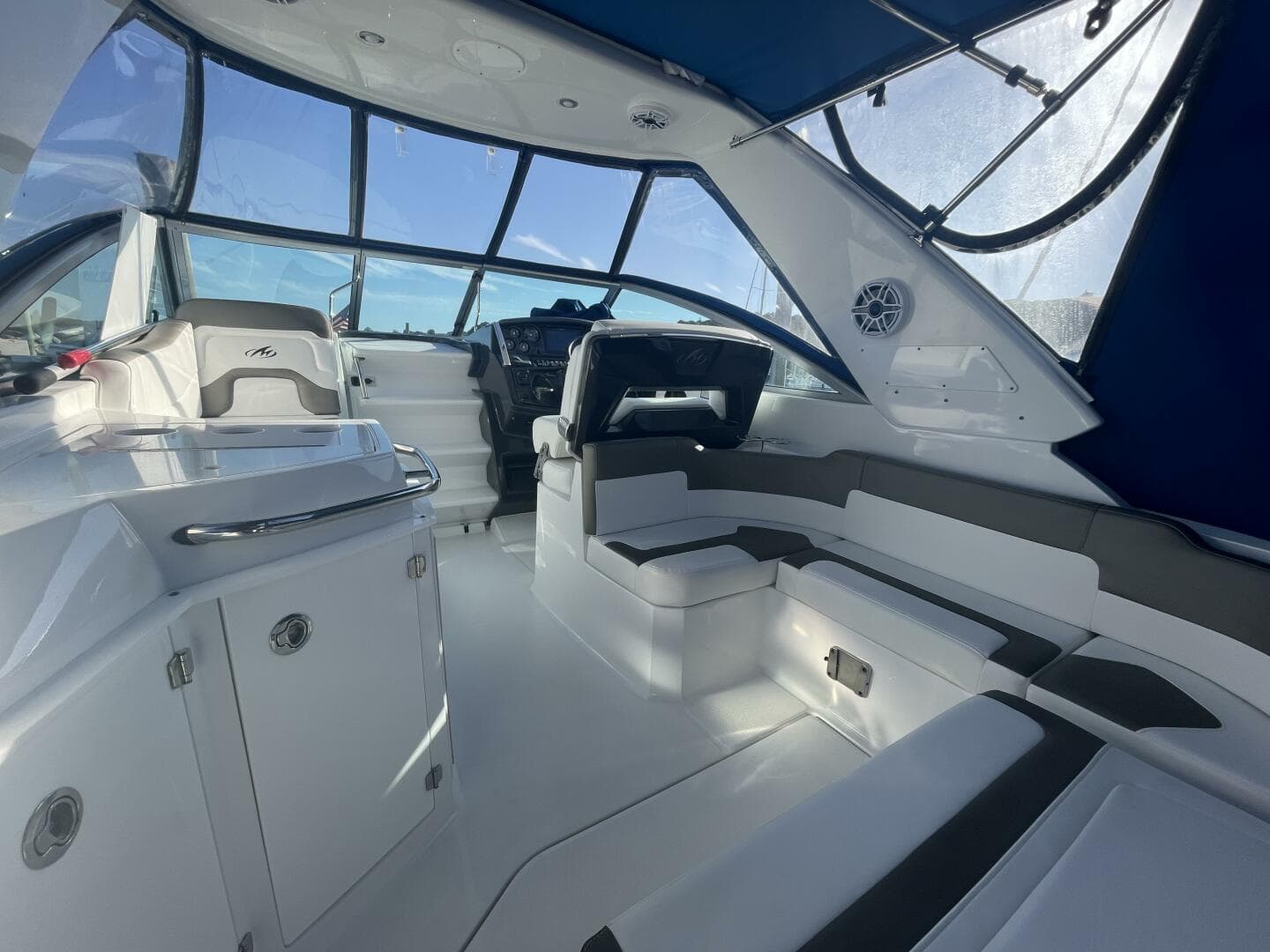 2019 Monterey 295 Sport Yacht — photo 6
