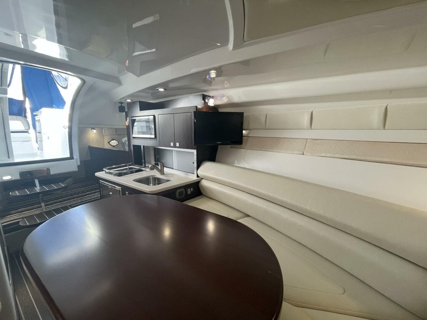 2019 Monterey 295 Sport Yacht — photo 19