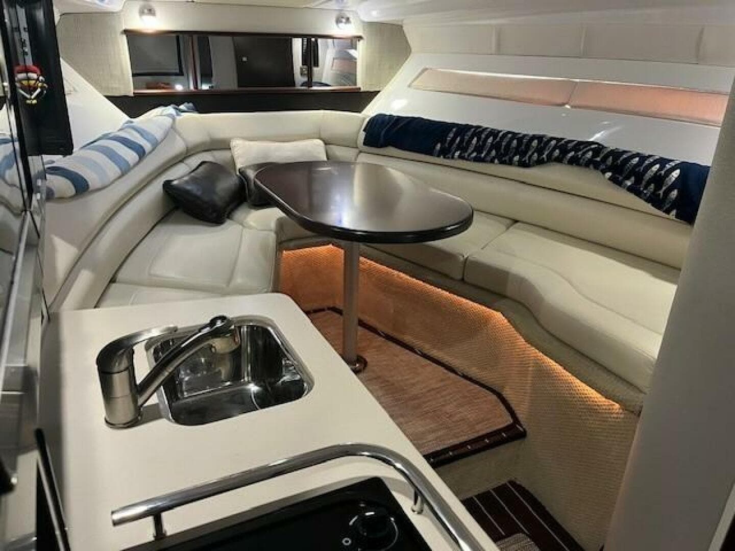 2019 Monterey 295 Sport Yacht — photo 15